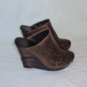 DVF Diane von Furstenburg Wedge Clogs Laser Cut Brown Stacked Sz 6.5 Leather